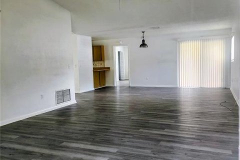 House in Palm Coast, Florida 3 bedrooms, 137.59 sq.m. № 2195532 - photo 4