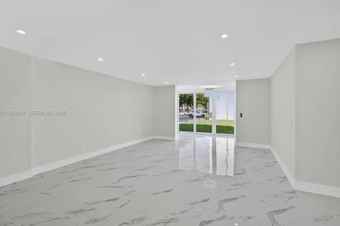 Copropriété à vendre à Dania Beach, Floride: 2 chambres, 106.28 m2 № 1977362 - photo 4
