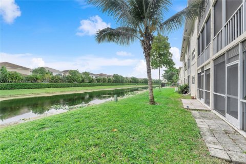Condo in Coral Springs, Florida, 2 bedrooms  № 1821913 - photo 13