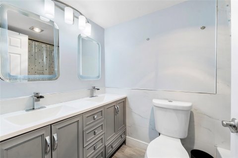 Condo in Coral Springs, Florida, 2 bedrooms  № 1821913 - photo 9
