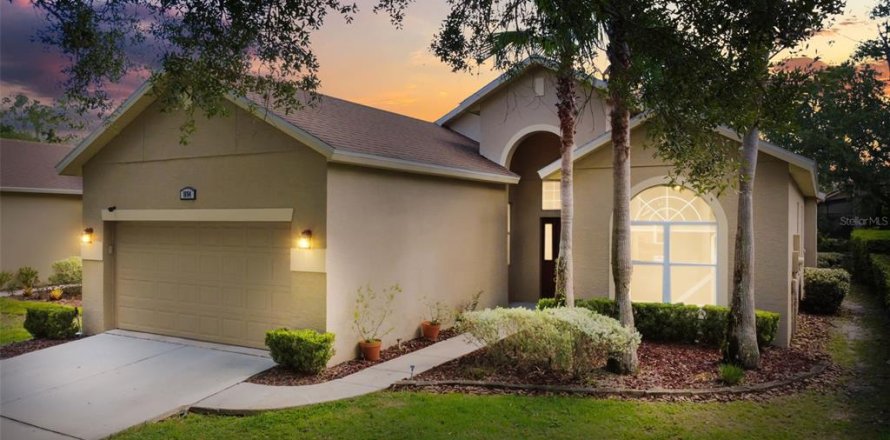 House in Lake Mary, Florida 3 bedrooms, 165.64 sq.m. № 2208616