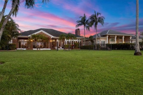 Villa ou maison à vendre à Bradenton, Floride: 3 chambres, 373.93 m2 № 1819240 - photo 14