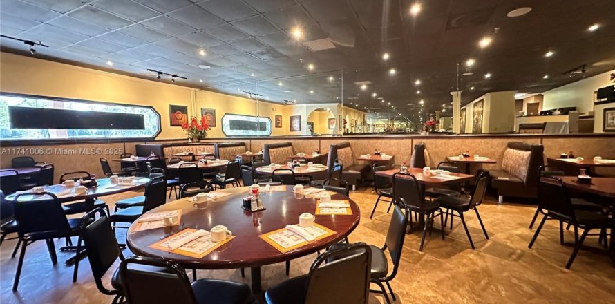 Commercial property in Boynton Beach, Florida № 1959670