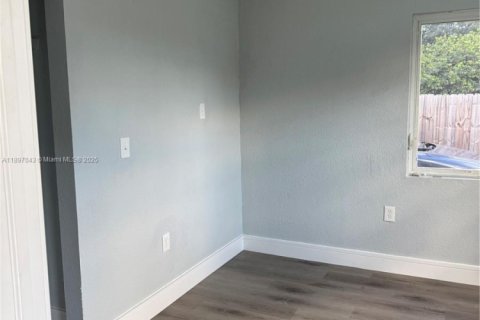 Снять в аренду виллу или дом в Майами, Флорида 2 спальни, 241.36м2, № 1949920 - фото 3