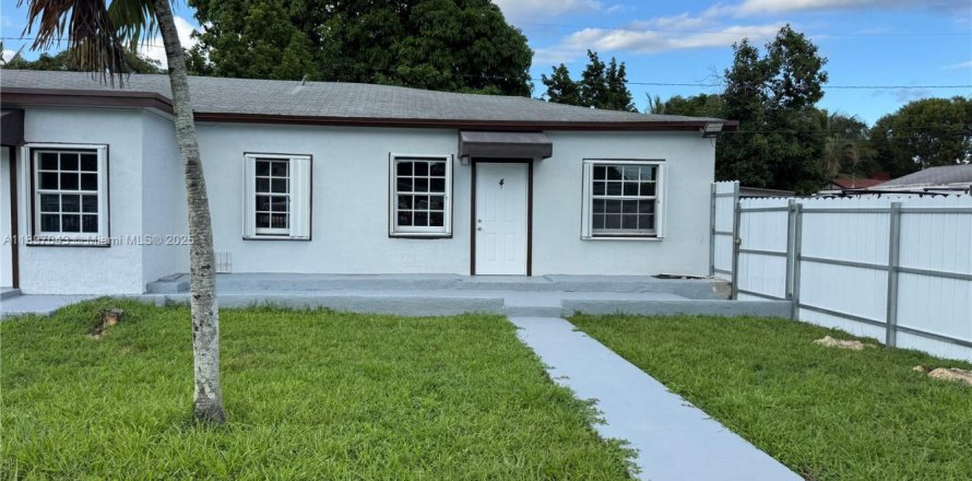 Дом в Майами, Флорида 2 спальни, 241.36м2 № 1949920