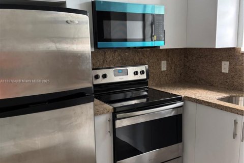 Снять в аренду виллу или дом в Майами, Флорида 2 спальни, 241.36м2, № 1949920 - фото 6