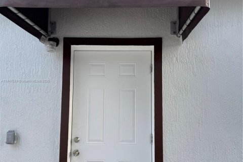 Снять в аренду виллу или дом в Майами, Флорида 2 спальни, 241.36м2, № 1949920 - фото 18