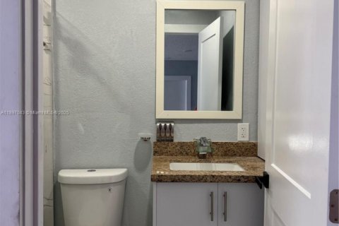 Снять в аренду виллу или дом в Майами, Флорида 2 спальни, 241.36м2, № 1949920 - фото 12