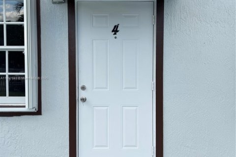 Снять в аренду виллу или дом в Майами, Флорида 2 спальни, 241.36м2, № 1949920 - фото 2