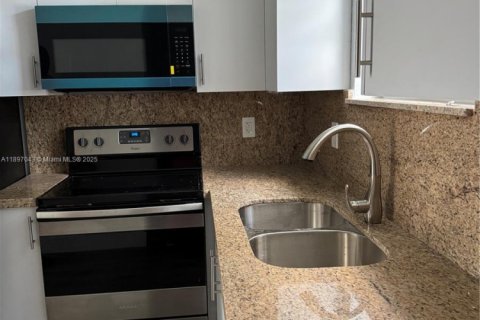 Снять в аренду виллу или дом в Майами, Флорида 2 спальни, 241.36м2, № 1949920 - фото 8