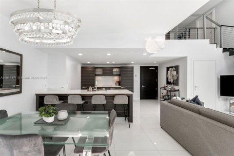 Condo in Miami, Florida, 2 bedrooms  № 1974658 - photo 6