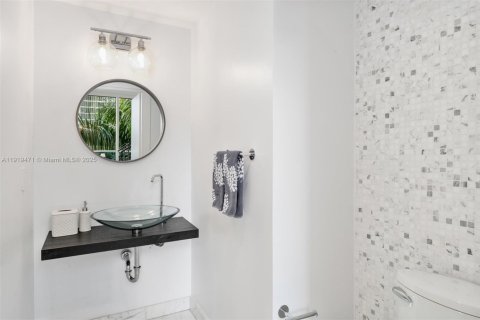 Condo in Miami, Florida, 2 bedrooms  № 1974658 - photo 18