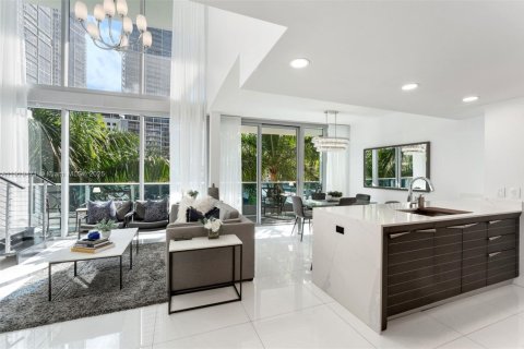 Condo in Miami, Florida, 2 bedrooms  № 1974658 - photo 1