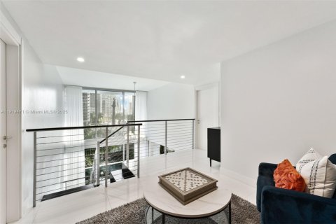 Condo in Miami, Florida, 2 bedrooms  № 1974658 - photo 8