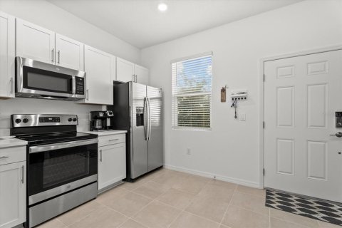 Townhouse in Sarasota, Florida 2 bedrooms, 110.27 sq.m. № 2217226 - photo 8