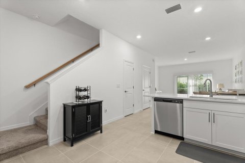 Townhouse in Sarasota, Florida 2 bedrooms, 110.27 sq.m. № 2217226 - photo 6