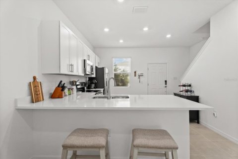 Townhouse in Sarasota, Florida 2 bedrooms, 110.27 sq.m. № 2217226 - photo 13
