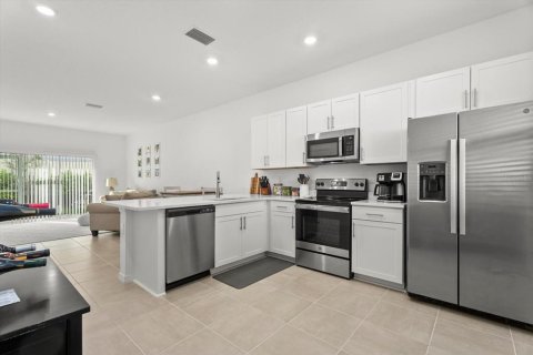 Townhouse in Sarasota, Florida 2 bedrooms, 110.27 sq.m. № 2217226 - photo 5