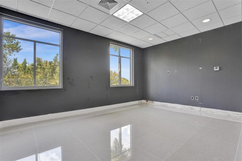 Commercial property in Miramar, Florida № 2013012 - photo 5