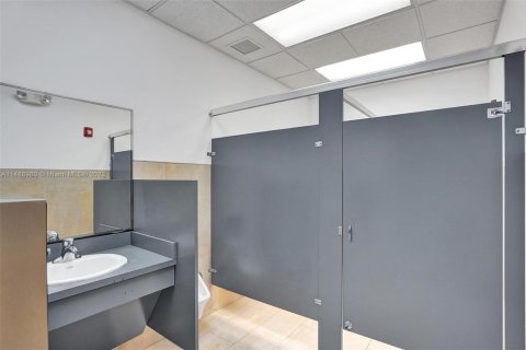 Commercial property in Miramar, Florida № 2013012 - photo 26