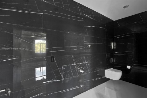 Commercial property in Miramar, Florida № 2013012 - photo 14