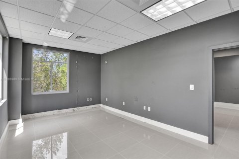 Commercial property in Miramar, Florida № 2013012 - photo 8