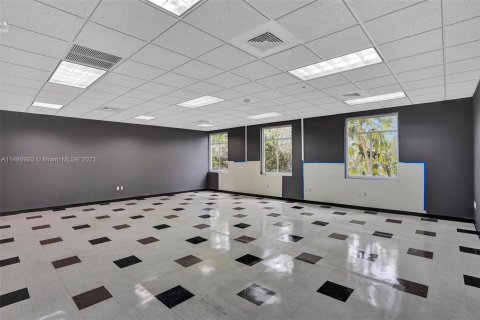 Commercial property in Miramar, Florida № 2013012 - photo 23