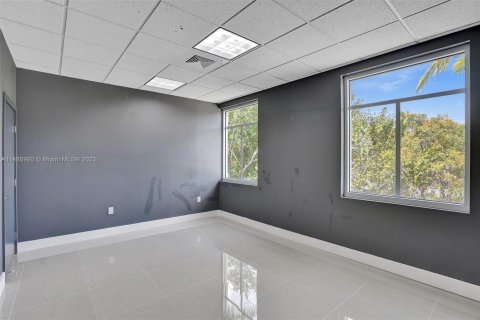 Commercial property in Miramar, Florida № 2013012 - photo 6