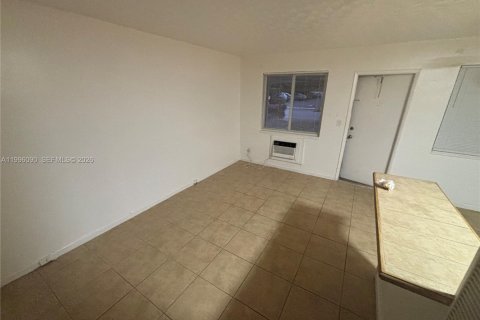 Casa en alquiler en Fort Lauderdale, Florida, 1 dormitorio, 232.81 m2 № 2064497 - foto 2