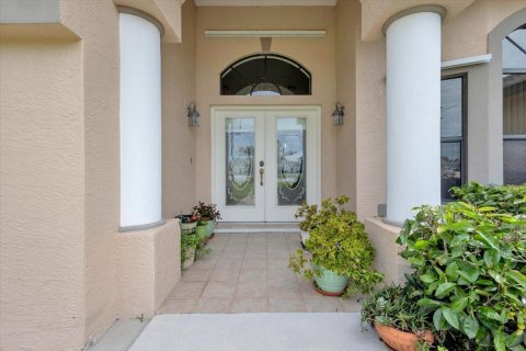 Villa ou maison à vendre à Port St. Lucie, Floride: 4 chambres, 242.2 m2 № 2401407 - photo 3
