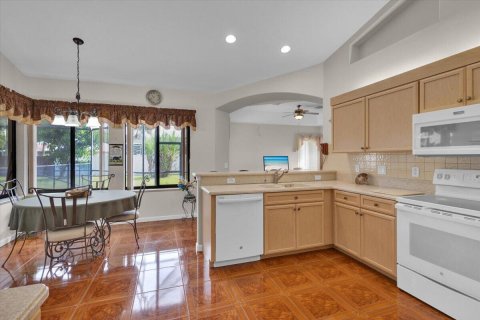 Villa ou maison à vendre à Port St. Lucie, Floride: 4 chambres, 242.2 m2 № 2401407 - photo 9