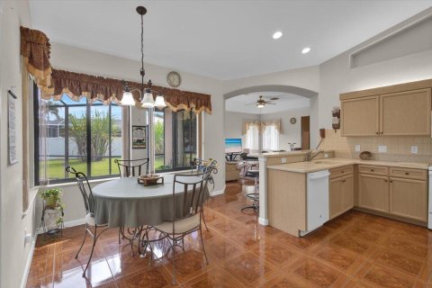 Villa ou maison à vendre à Port St. Lucie, Floride: 4 chambres, 242.2 m2 № 2401407 - photo 10