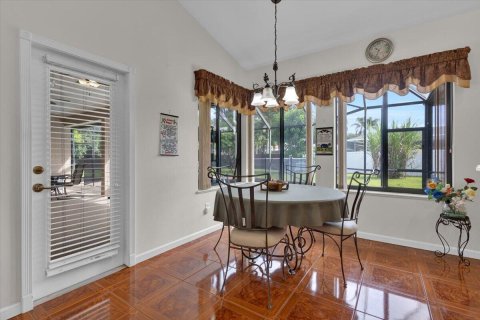 Villa ou maison à vendre à Port St. Lucie, Floride: 4 chambres, 242.2 m2 № 2401407 - photo 8