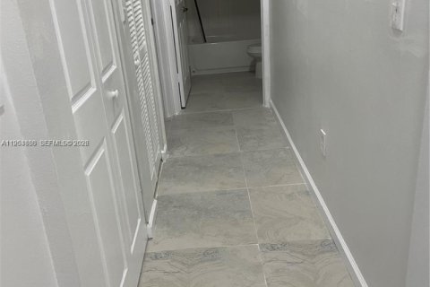 Condo in Homestead, Florida, 2 bedrooms  № 2010150 - photo 8