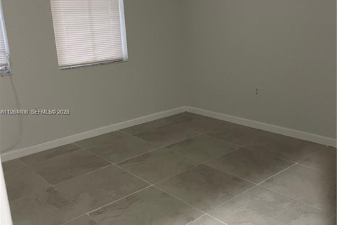 Condo in Homestead, Florida, 2 bedrooms  № 2010150 - photo 10