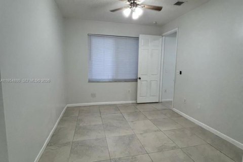 Condo in Homestead, Florida, 2 bedrooms  № 2010150 - photo 12