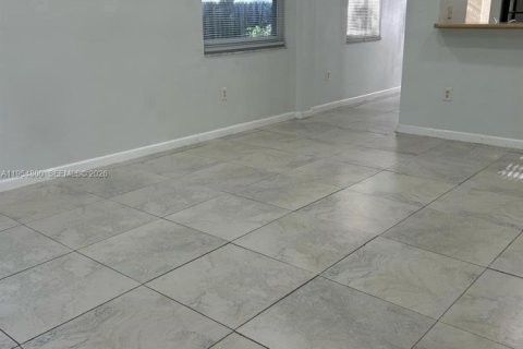 Condo in Homestead, Florida, 2 bedrooms  № 2010150 - photo 7