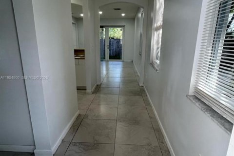 Condo in Homestead, Florida, 2 bedrooms  № 2010150 - photo 3