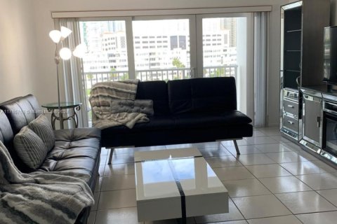 Condominio en venta en Sunny Isles Beach, Florida, 1 dormitorio, 70.79 m2 № 1694784 - foto 11