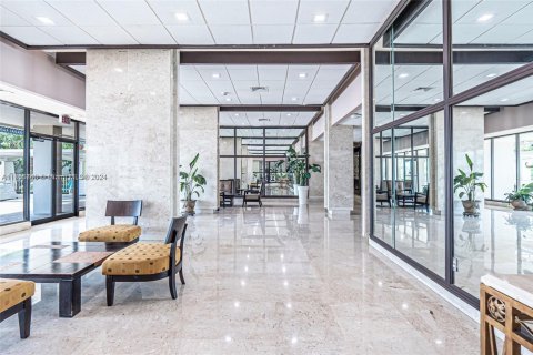 Condominio en venta en Sunny Isles Beach, Florida, 1 dormitorio, 70.79 m2 № 1694784 - foto 24