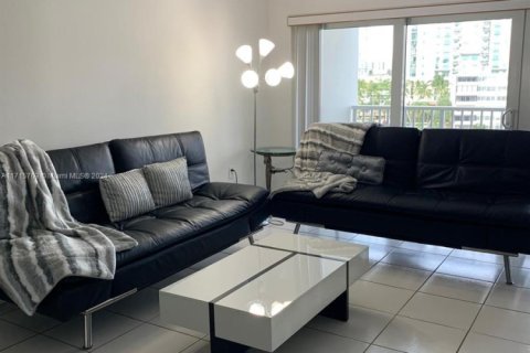 Condominio en venta en Sunny Isles Beach, Florida, 1 dormitorio, 70.79 m2 № 1694784 - foto 12