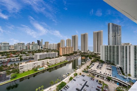 Condominio en venta en Sunny Isles Beach, Florida, 1 dormitorio, 70.79 m2 № 1694784 - foto 21