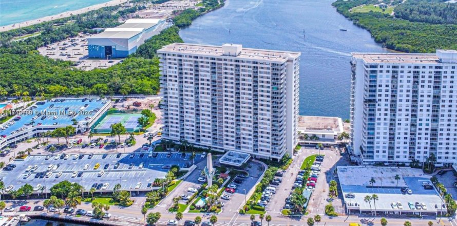 Condominio en Sunny Isles Beach, Florida, 1 dormitorio № 1694784