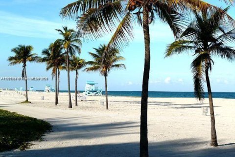 Condominio en venta en Sunny Isles Beach, Florida, 1 dormitorio, 70.79 m2 № 1694784 - foto 25