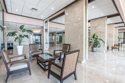 Condominio en venta en Sunny Isles Beach, Florida, 1 dormitorio, 70.79 m2 № 1694784 - foto 26