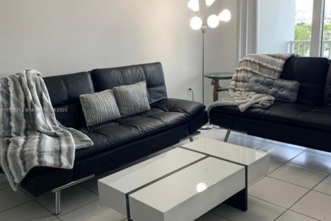 Condominio en venta en Sunny Isles Beach, Florida, 1 dormitorio, 70.79 m2 № 1694784 - foto 4