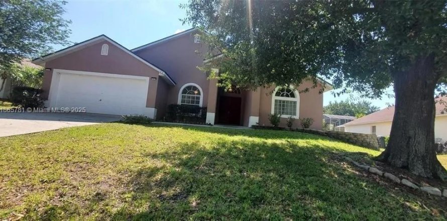 House in Davenport, Florida 4 bedrooms № 1897102