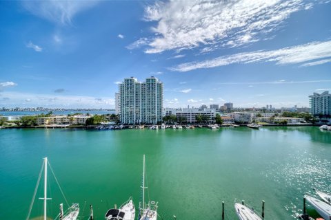 Condo à North Bay Village, Floride, 2 chambres  № 2279478