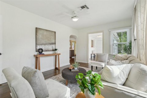 House in Orlando, Florida 3 bedrooms, 94.57 sq.m. № 1791803 - photo 9
