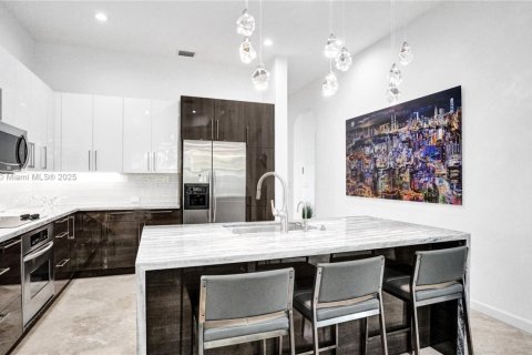 Townhouse in Hollywood, Florida 4 bedrooms, 310.48 sq.m. № 1882274 - photo 10